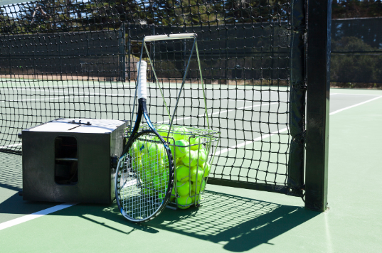 Portable tennis ball machine